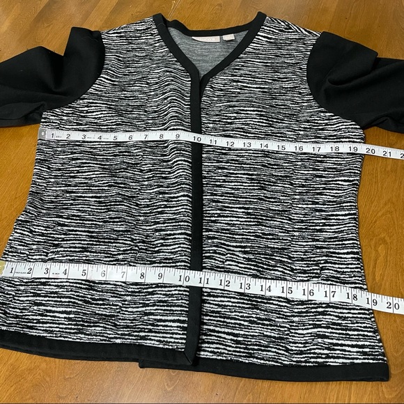 Chico’s Women's Black Open Sweater Jacket Sz 2 - Picture 7 of 9